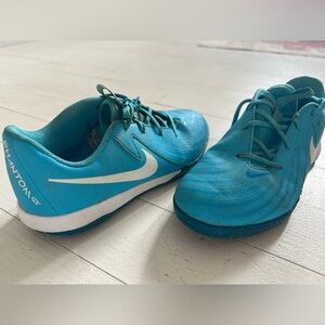 Nike indoor soccer Cleats - big Kids